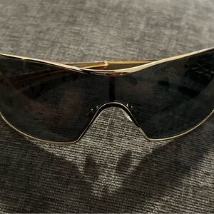 Oakley Dart Gold and Black Women’s 🕶️